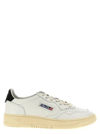 Autry Medalist Sneaker In White