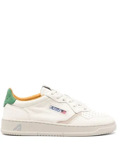 Autry Medalist Sneakers In White