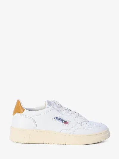 Autry Medalist Sneakers In White