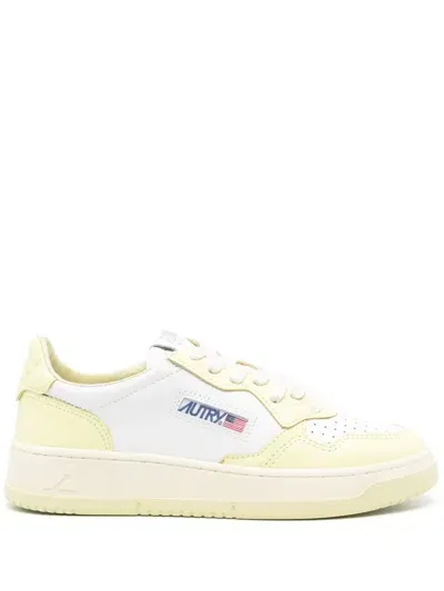 Autry Medalist Sneakers In White