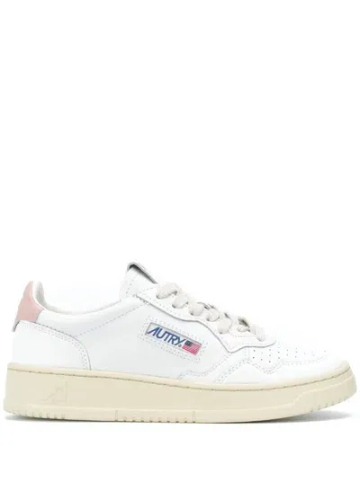 Autry Medalist White Low Top Sneakers With Contrasting Heel Tab In Leather Woman