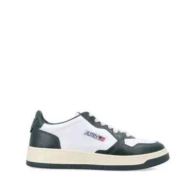 Autry Medalist Low Bicolor Sneakers In White,green