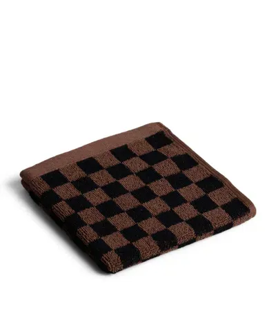 Baina Check Quill Facecloth In Brown