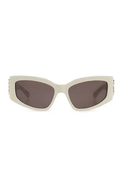 Balenciaga Eyewear Bossy Cat In Beige