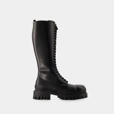 Balenciaga Strike L20 Boots In Black