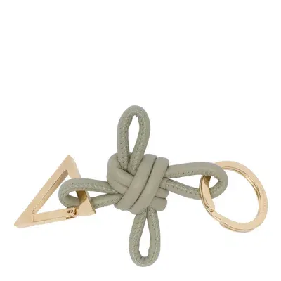 Bottega Veneta Logo Engraved Triangle Keyring In Green