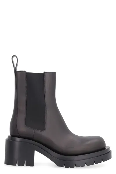 Bottega Veneta Lug Leather Boots In Black