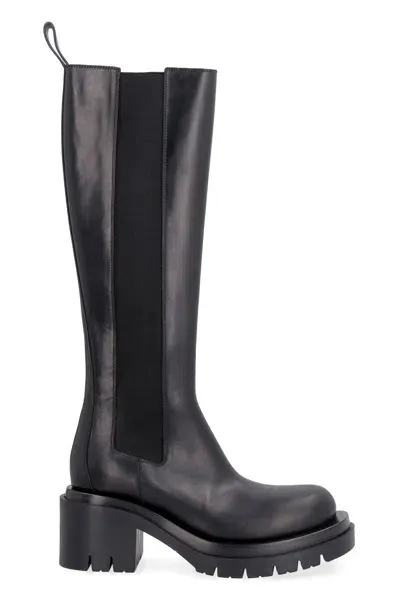 Bottega Veneta Lug Leather Boots In Black