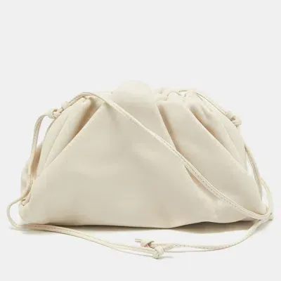 Pre-owned Bottega Veneta Off White Leather Mini The Pouch Bag