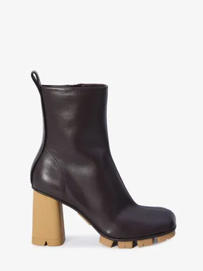 Bottega Veneta Shore Leather Ankle Boots In Black