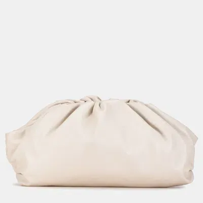 Pre-owned Bottega Veneta The Pouch Clutch In White