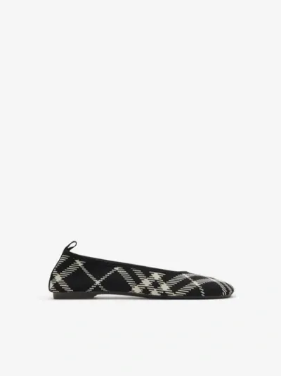 Burberry Check Knit Baby Baller In Black/calico