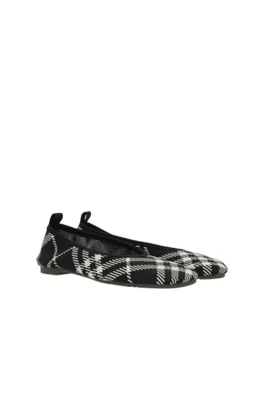 Burberry Flat Shoes In Black Ip Check