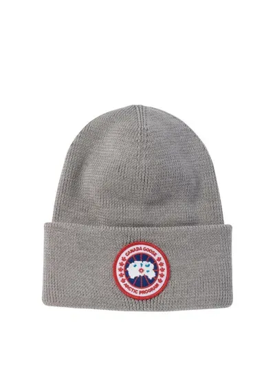 Canada Goose Arctic Logo Patch Knitted Beanie In Grey