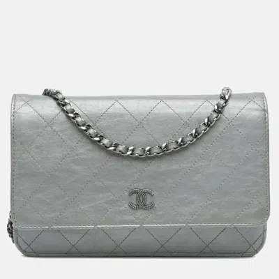 Pre-owned Chanel Cc Quilted Aged Calfskin Wallet On Chain In Silver