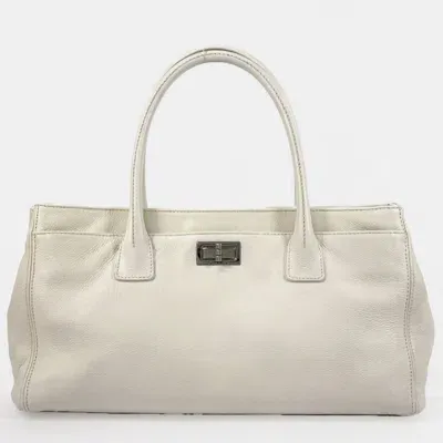 Pre-owned Chanel Matte Caviar Skin White Executive Tote Bag