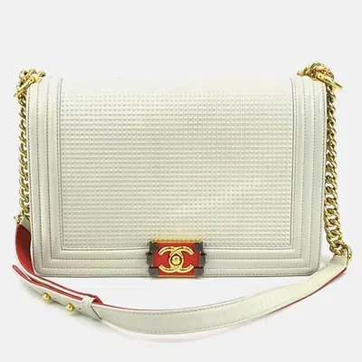 Pre-owned Chanel Off-white Gold Leather Boy Shoulder Bag