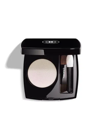 Chanel Ombre Essentielle Multi-use Longwearing Eyeshadow In White