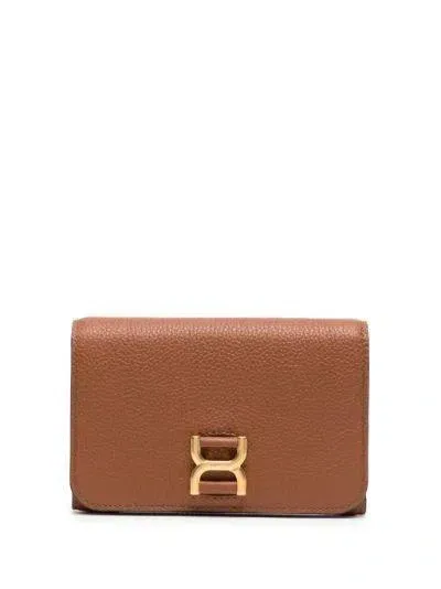 Chloé Marcie Tri-fold Wallet In Marrone