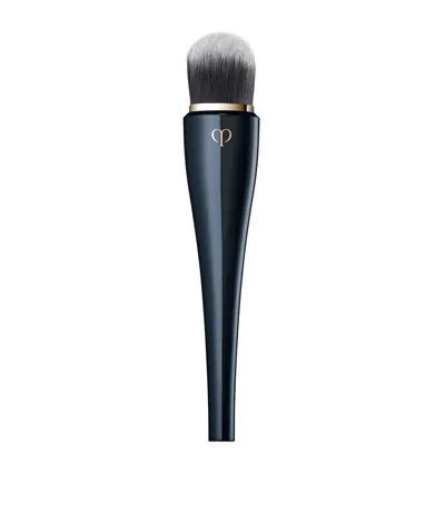 Clé De Peau Beauté Light Coverage Foundation Brush In White