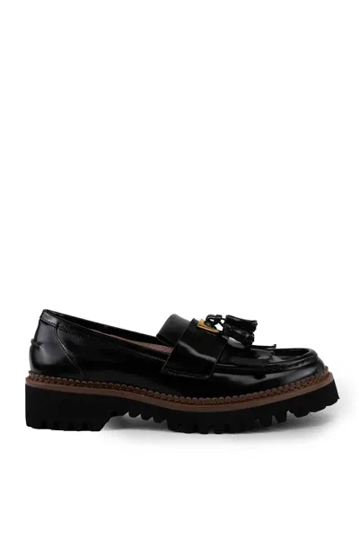 Coccinelle Beat Shiny Leather Loafers With Fringes In Schwarz