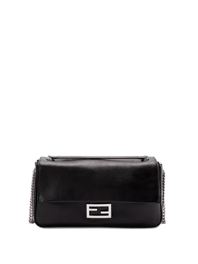 Fendi Baguette Chain Large Borsa In Pelle Nera In Black