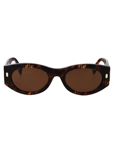 Fendi Oval Sunglasses Fe40125 I 55 E In Black