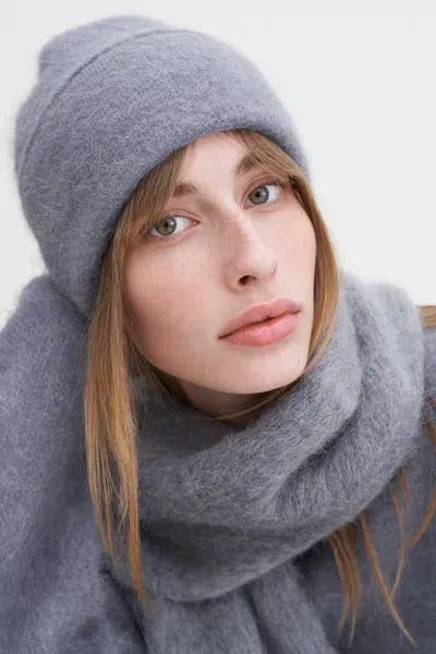 Filippa K Fluffy Hat In Grey