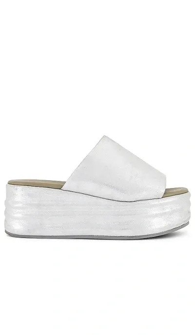 Free People Harbor Flatform Sandal In Metallic Silver