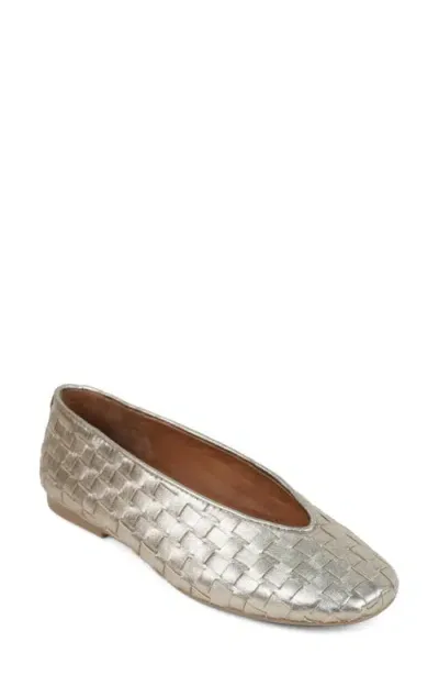 Gentle Souls By Kenneth Cole Willow Woven Flat In Gravel Leather