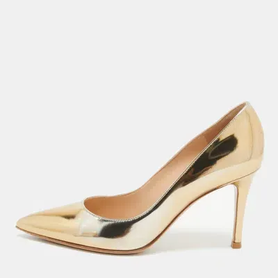 Pre-owned Gianvito Rossi Gold Leather Gianvito Pumps Size 35