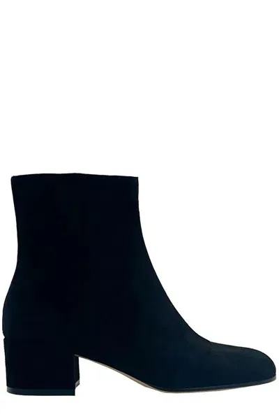 Gianvito Rossi Joelle Round Toe Block Heel Ankle Boots In Black