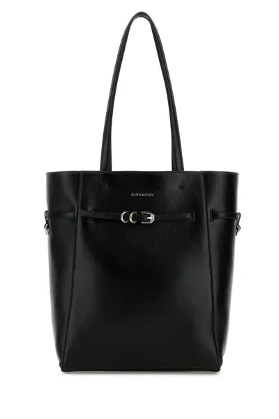 Givenchy Handbags. In Black