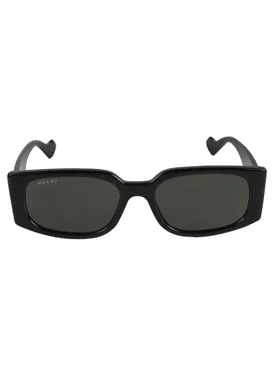 Gucci Gg Plaque Sunglasses In Black/grey