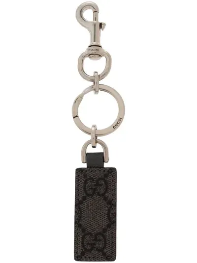 Gucci Gg Supreme Keyring In Grau