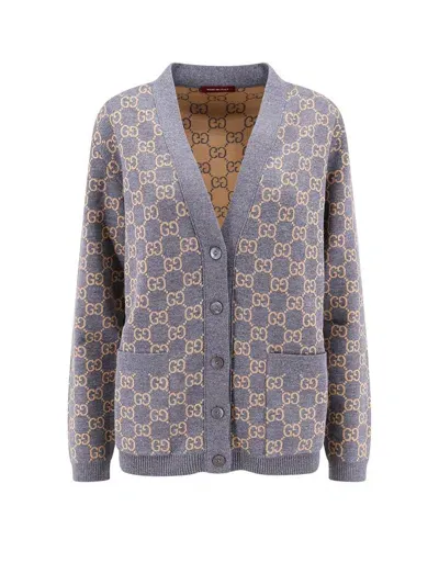 Gucci Monogrammed Intarsia Button In Grey,camel