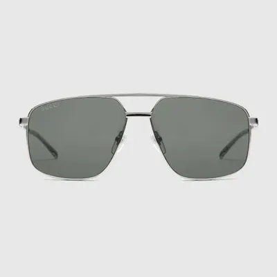 Gucci Navigator Frame Sunglasses In Silver