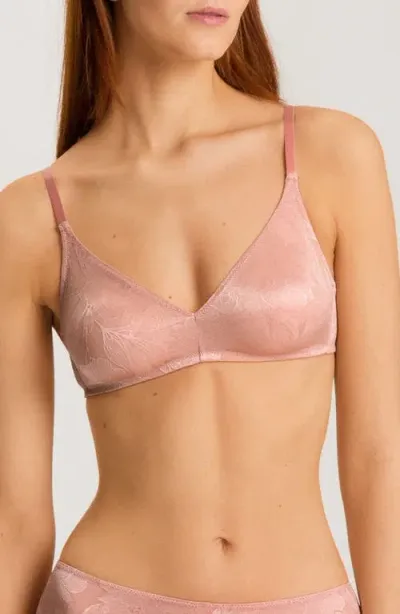 Hanro Tina Lace Soft Cup Bra In Mocha Powder