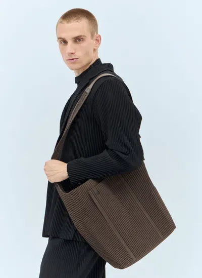 Issey Miyake Utility Shoulder Bag In Beige