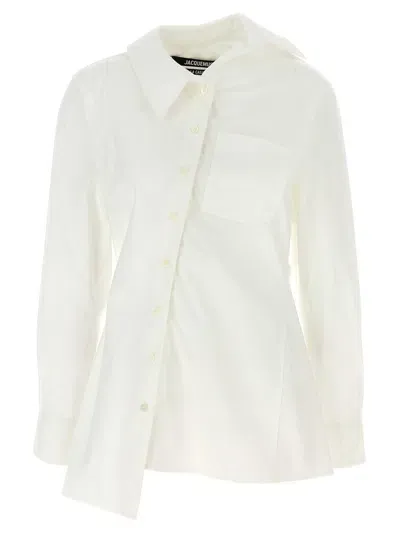 Jacquemus 'pablo' Asymmetric Collared Neck Long Sleeves In White