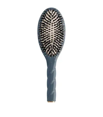 La Bonne Brosse N.02 The Essential Do-it-all Brush In White