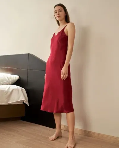 Lilysilk 22 Momme Long & Close Fitting Silk Nightgown In Claret