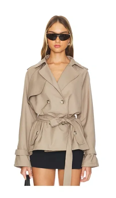 Lioness Cropped Trencherous Coat In Beige