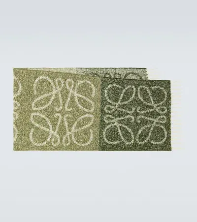 Loewe Anagram Alpaca-blend Bouclé Scarf In Green