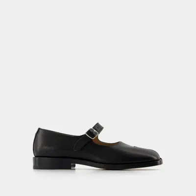 Maison Margiela Mary Jane Tabi Shoes In Black