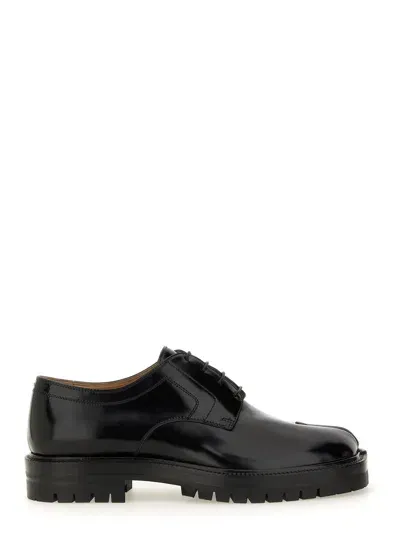 Maison Margiela Tabi Lace-up. In Black