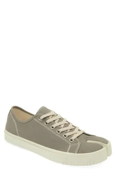 Maison Margiela Tabi Low Top Sneaker In Beige