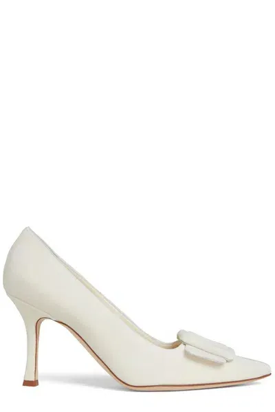 Manolo Blahnik Maysalepump Buckle Detailed Velvet Pumps In White