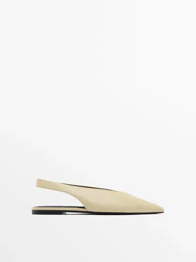 Massimo Dutti Spitz Zulaufende Ballerinas Im Mules-stil In Gold