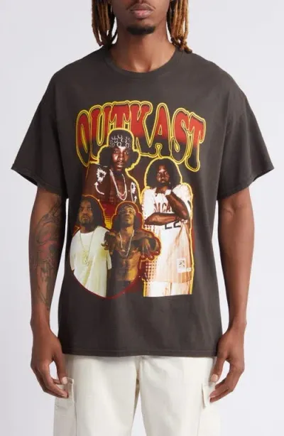 Merch Traffic Outkast Cotton Graphic T-shirt In Black Pigment Wash